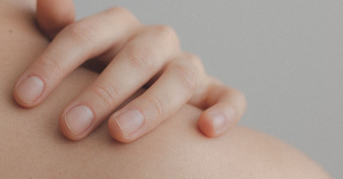 Twoja skóra woła o wodę? 9 sygnałów, że jest odwodniona i jak szybko jej pomóc