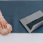 Cyfrowy wellbeing bez wyrzeczeń: 10 prostych nawyków, które odmienią Twoją relację z ekranem